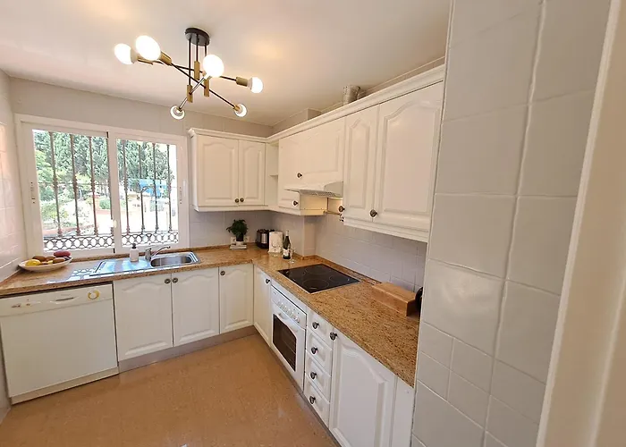 Sunriser Sea View * إِستيبونا